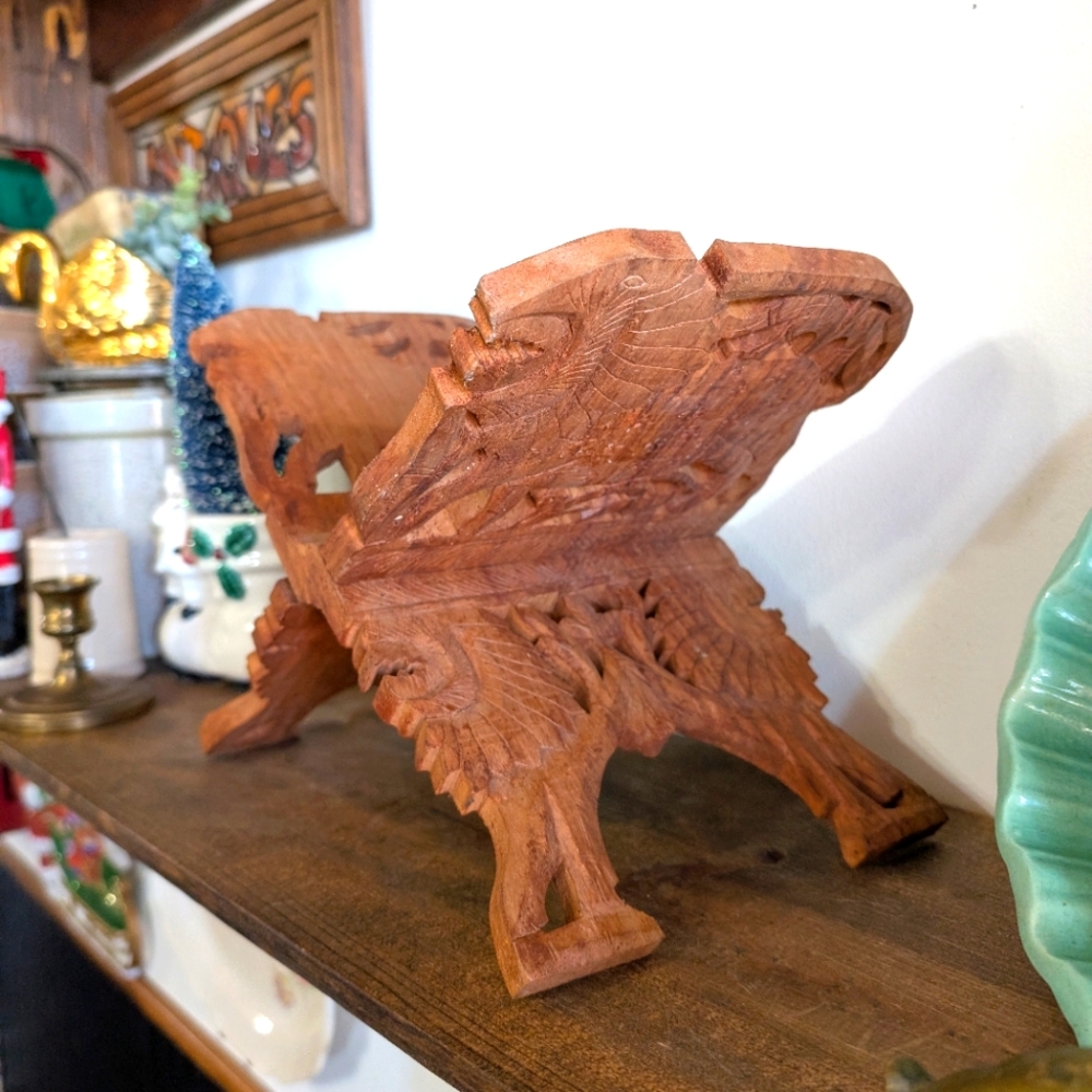 Large Hand Carved Sheesham Wood Lion Motif Book Stand ( Vintage ) - Picture 2 of 10